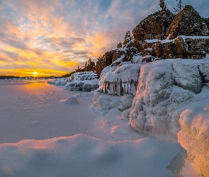 Jezioro Ładoga, Skały, Zima, Oblodzone, Karelia, Lód, Rosja, Zachód słońca