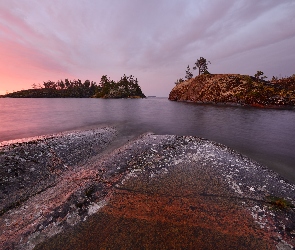 Rosja, Karelia, Wysepki,  Jezioro Ładoga, Skały, Drzewa