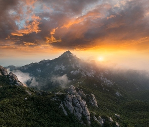 Park Narodowy Wolchulsan, Korea Południowa, Mgła, Skały, Chmury, Wschód słońca, Góry Wolchulsan