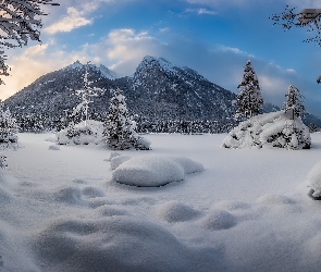 Zima, Bawaria, Jezioro Hintersee, Niemcy, Gmina Berchtesgaden, Zaśnieżone, Góry, Alpy, Drzewa