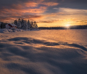 Ringerike, Norwegia, Zachód słońca, Dom, Drzewa, Jezioro, Zima