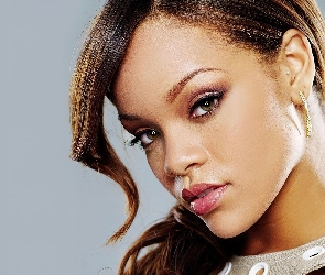 Rihanna, Spojrzenie, Zalotne