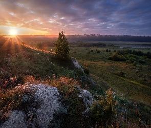 Wzgórza, Kraj Permski, Promienie słońca, Rosja, Sylva, Chmury, Łąka, Drzewa, Skały