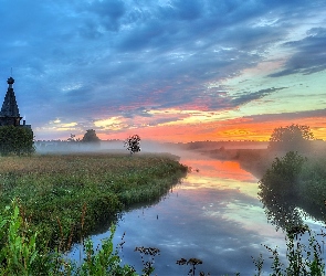 Mgła, Drzewa, Cerkiew Świętego Jana Chryzostoma, Trawa, Obwód archangielski, Rzeka Onega, Rosja, Kiprovo