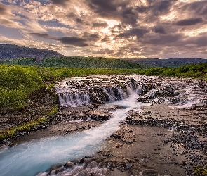 Rzeka Bruara, Zachód słońca, Chmury, Islandia, Wodospad Bruarfoss Waterfall, Niebo, Wzgórza
