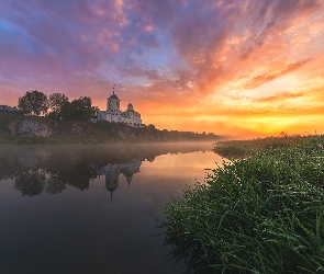 Cerkiew, Trawy, Mgła, Wschód słońca, Rzeka