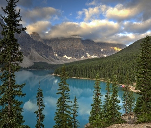 Alberta, Las, Kanada, Jezioro Moraine, Góry, Park Narodowy Banff, Chmury, Drzewa