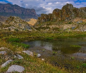 Jezioro, Skały, Kamienie, Trawa, Góry