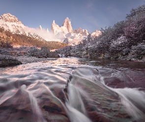 Góry, Patagonia, Szczyt Fitz Roy, Argentyna, Park Narodowy Los Glaciares, Góry Andy, Rzeka, Skały, Drzewa