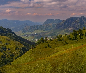 Chmury, Drzewa, Wzgórza, Zalesione, Góry, Dolina