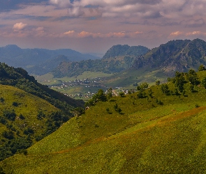 Zalesione, Wzgórza, Chmury, Dolina, Drzewa, Góry