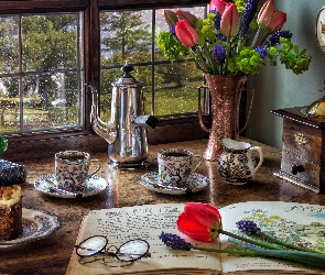 Lampa naftowa, Ciasto, Tulipany, Kawa, Okulary, Młynek, Okno, Książka