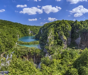 Wodospady, Chorwacja, Park Narodowy Jezior Plitwickich, Drzewa, Skały, Roślinność, Jeziora