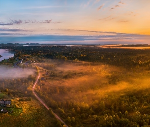 Las, Droga, Park przyrody Vepsskiy Les, Jezioro Ladvinskoye, Rosja, Wschód słońca, Mgła, Obwód leningradzki, Domy