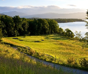 Cameron House Golf Course, Jezioro Loch Lomond, Pole golfowe, Lasy, Wschód słońca, Drzewa, Szkocja, Trawa