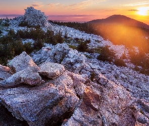 Góry, Drzewa, Zachód słońca, Skały, Obwód czelabiński, Południowy Ural, Rosja, Park Narodowy Ziuratkul