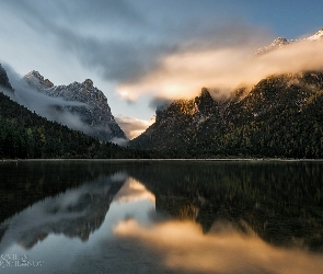  Góry, Prowincja Bolzano, Chmury, Włochy, Odbicie, Lago di Dobbiaco, Dolomity, Drzewa, Jezioro Toblacher See