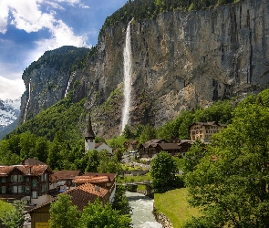 Drzewa, Droga, Szwajcaria, Góry, Wodospad Staubbach, Dolina Lauterbrunnental, Domy, Kanton Berno, Kościół, Gmina Lauterbrunnen, Rzeka Lutschine