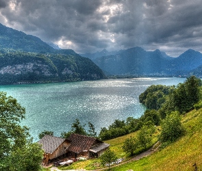 Góry Alpy, Szwajcaria, Chmury, Jezioro Walensee, Domy, Drzewa, Pasmo górskie Churfirsten
