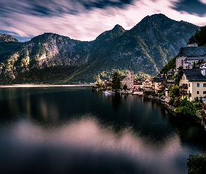 Jezioro Hallstattersee, Alpy Salzburskie, Hallstatt, Austria, Domy, Góry