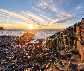 Skały, Kamienie, Morze, Grobla Olbrzyma, Antrim, Formacja Giants Causeway, Irlandia Północna, Wschód słońca