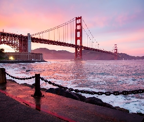 Cieśnina Golden Gate, Stany Zjednoczone, Stan Kalifornia, Wschód słońca, Most Golden Gate Bridge
