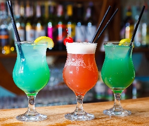 Trzy, Drinki