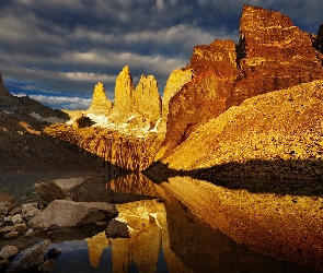 Skały, Szczyt Fitz Roy, Góry Andy, Argentyna, Park Narodowy Los Glaciares, Kamienie, Patagonia, Jezioro