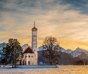 Góry Alpy, Drzewa, Eglise Saint Coloman, Kościół, Niemcy, Miejscowość Schwangau, Zachód słońca, Bawaria, Las