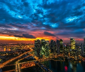 Zachód słońca, Drogi, Manhattan, Stany Zjednoczone, Wieżowce, Nowy Jork, Oświetlone