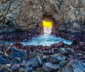 Morze, Plaża Pfeiffer Beach, Stany Zjednoczone, Łuk Keyhole Rock, Kamienie, Stan Kalifornia, Skała