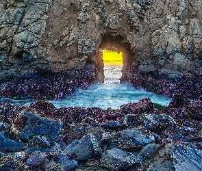 Stan Kalifornia, Kamienie, Morze, Stany Zjednoczone, Łuk Keyhole Rock, Plaża Pfeiffer Beach, Skała