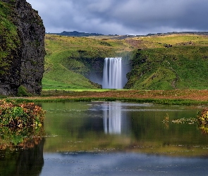 Wodospad Skogafoss, Islandia, Skała, Rośliny, Jezioro