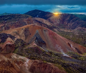 Islandia, Promienie słońca, Góry, Kolorowe, Góra Landmannalaugar, Skały