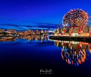 Science World at TELUS, Łódki, Muzeum Nauki, Kopuła, Kanada, Miasto nocą, Oświetlone, Vancouver, Rzeka Fraser