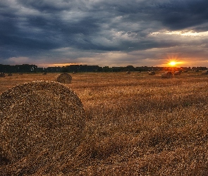 Pole, Słoma, Zachód słońca, Ściernisko, Chmury, Bele