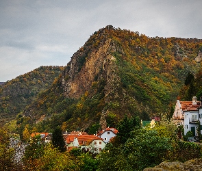 Durnstein, Domy, Lasy, Austria, Jesień, Góry, Drzewa
