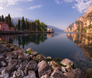 Góry, Kamienie, Jezioro Garda, Statek, Trento, Dom, Włochy, Riva del Garda