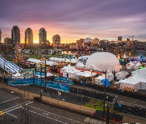 Kanada, Droga, Namioty, Wschód słońca, Karuzela, Aurora Winter Festival, Vancouver, Wieżowce, Jarmark