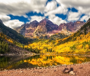 Góry Skaliste, Jesień, Stany Zjednoczone, Jezioro Maroon Lake, Drzewa, Stan Kolorado, Szczyty Maroon Bells