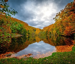 Jesień, Chmury, Liście, Drzewa, Jezioro
