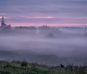 Wieża, Cerkiew, Chmury, Kot, Miasto, Wschód słońca, Mgła