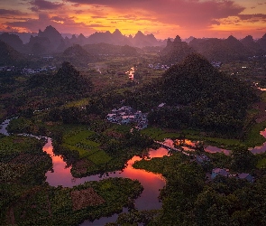 Li River, Rzeka Gui Jiang, Chiny, Góry Maoer Shan, Guilin, Region Kuangsi, Promienie słońca