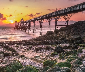 Anglia, Clevedon, Molo Clevedon Pier, Rzeka Severn, Wschód słońca, Kamienie