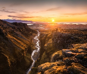 Islandia, Rzeka Fjadra, Człowiek, Wschód słońca, Góry, Kanion Fjadrargljufur