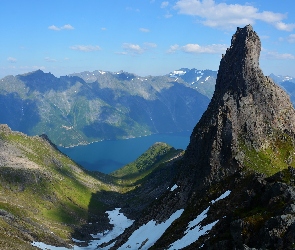 Góry, Góra Ystenes, Norwegia, Fiord Hjorundfjorden, Okręg Romsdal, Dolina