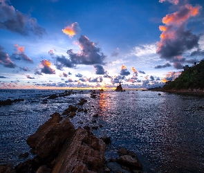 Morze, Indonezja, Chmury, Skały, Zachód słońca, Wyspa Jawa