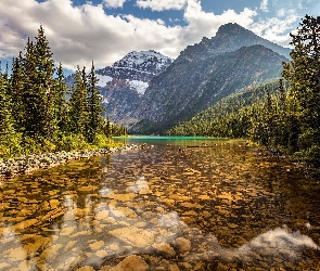 Park Narodowy Jasper, Alberta, Drzewa, Kanada, Chmury, Kamienie, Góry, Góra Mount Edith Cavell, Rzeka Astoria River