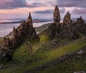 Wyspa Skye, Skały, Szkocja, Wzgórze The Storr, Ścieżka, Półwysep Trotternish, Zachód słońca, Morze