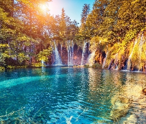 Wschód słońca, Roślinność, Jezioro, Park Narodowy Jezior Plitwickich, Wodospady, Chorwacja, Drzewa